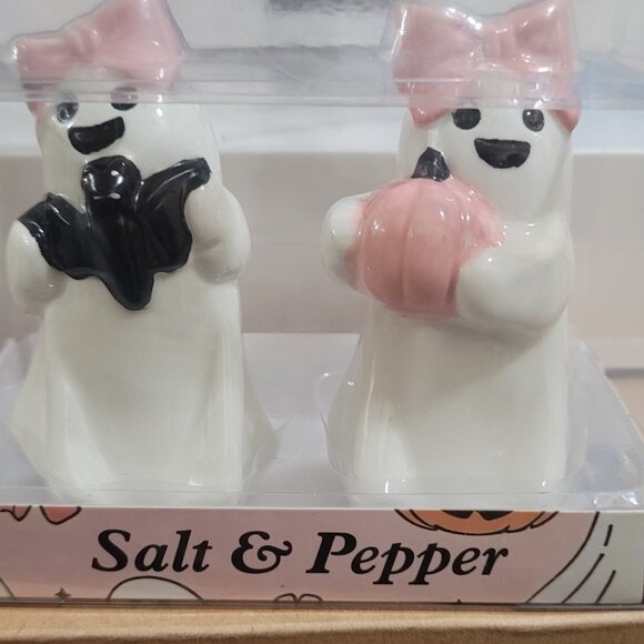Halloween Salt and pepper shakers – ghosts (NWT) - Picture 2 of 6